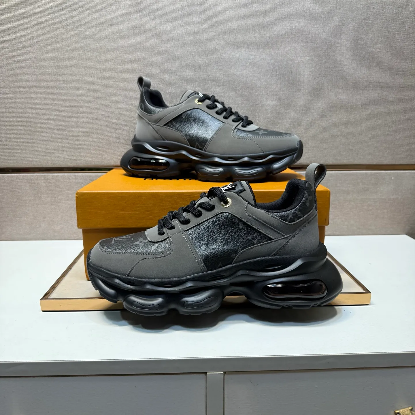 ⬛️Men's shoes 💰p462【LV～】Men's casual shoes 2025z cabinet sales simultaneously 🔶Size: 38-44 #️⃣ 🔷5 colors🔜The upper is made of multi-material splicing➕Mesh lining, comfortable and breathable, sole: original comfortable and wear-resistant outsole, ⚠️real thing📱photographed🎬real thing is better📢📢📢